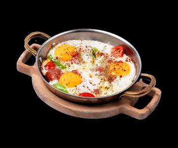 Sahanda Sucuklu Yumurta